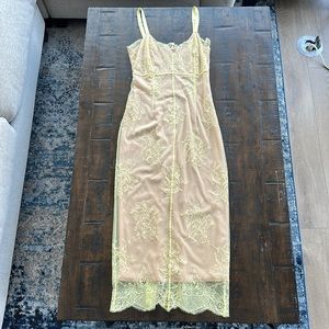 Cinq A Sept  - Woman Tate Chantilly Lace MIDI dress pastel yellow.